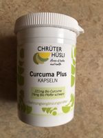 Kurkuma-Kapseln mit schwarzem Pfeffer