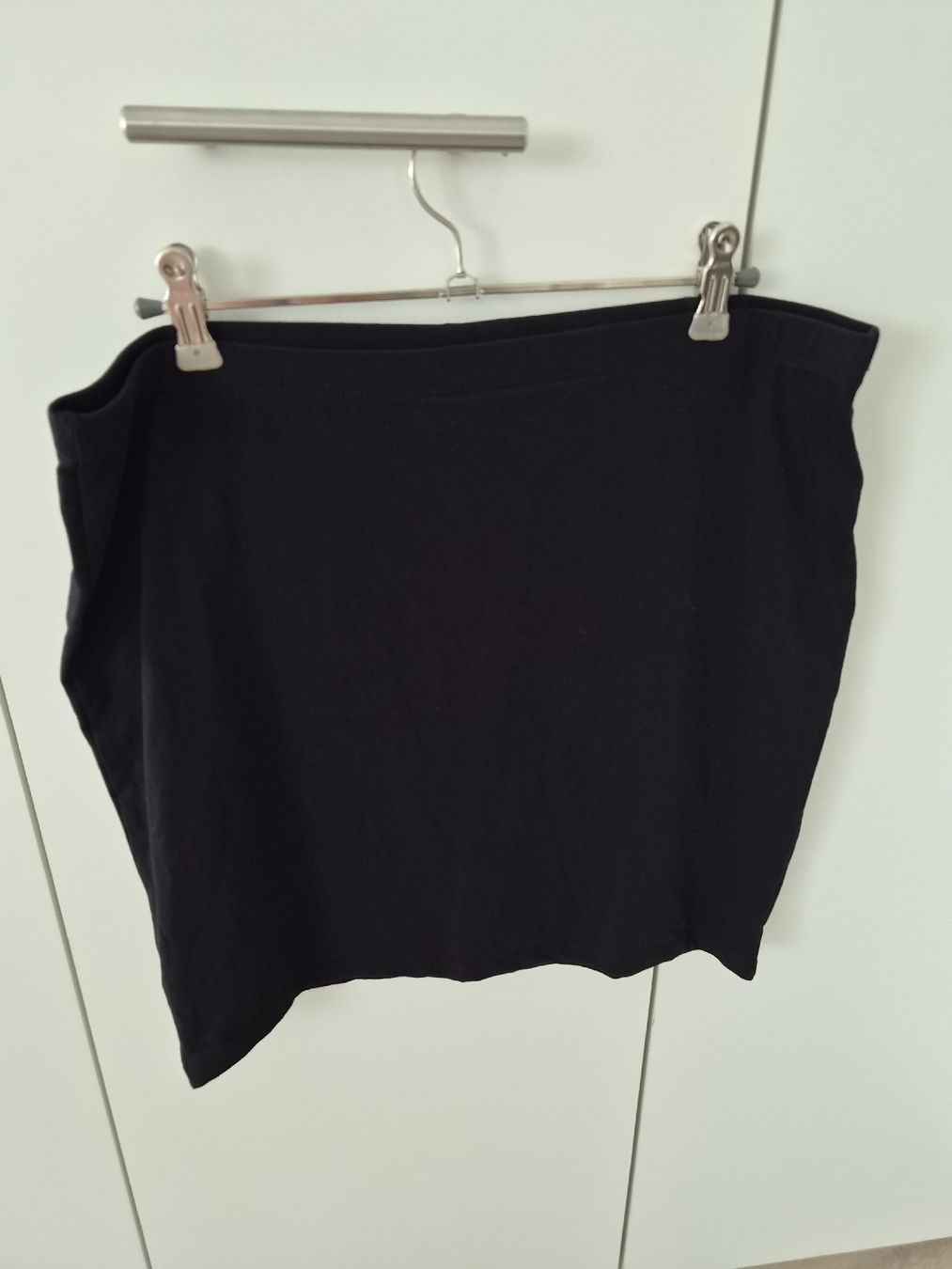 H&M Gonne: Schwarzer H&M Basic Minirock, Grösse L – Usato da Niederrohrdorf venduto da Miripfiri 1