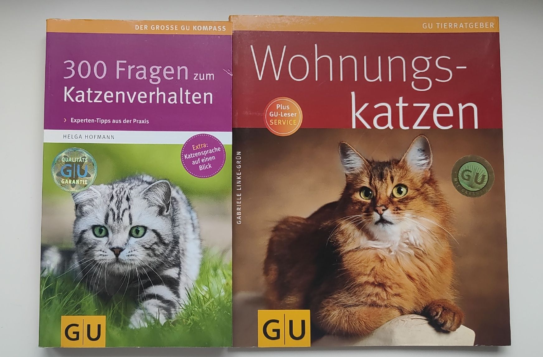 Libri: 2 GU Ratgeber Katzen: Verhalten & Wohnung – Usato da Morschach venduto da ClKi04