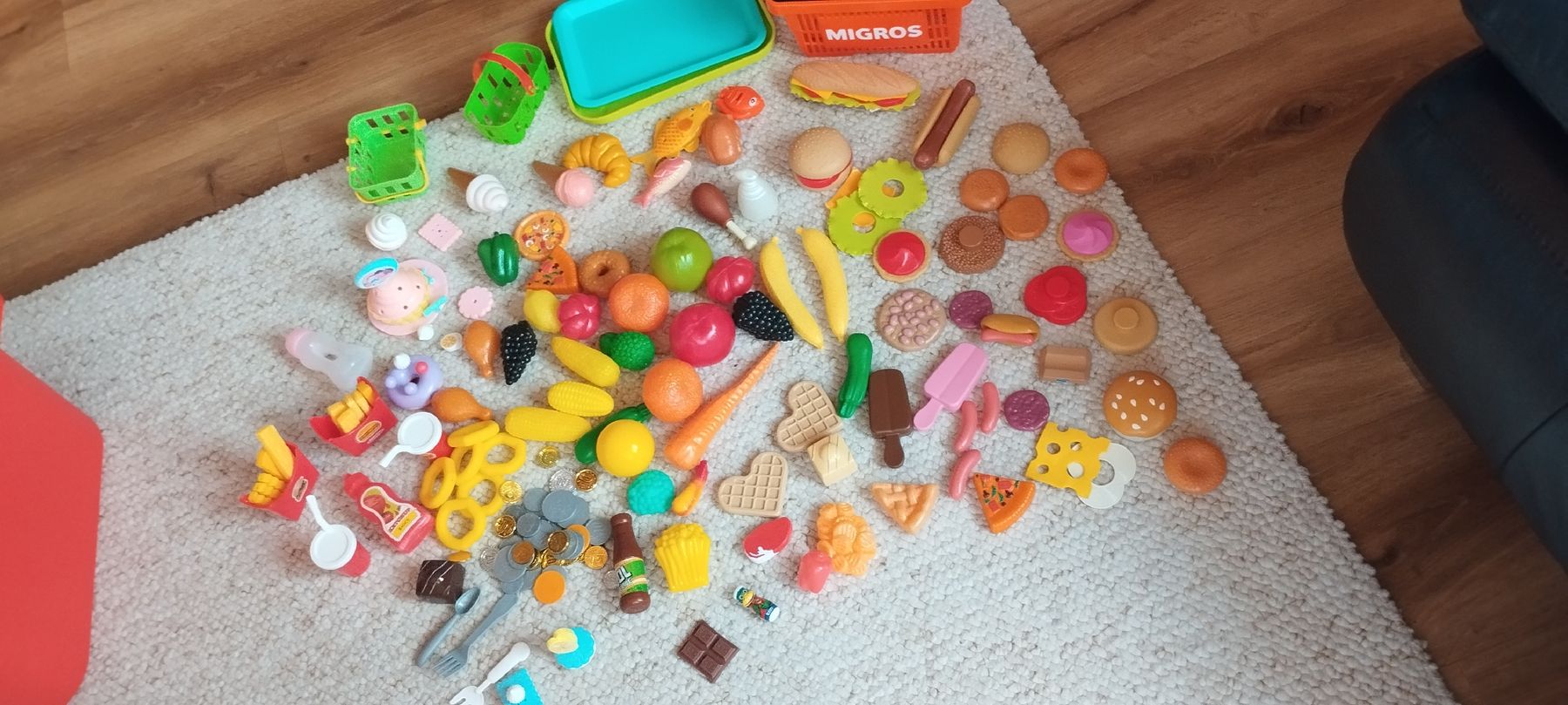 Jouets: kinder packet Spiel Lebensmittel  – D'occasion à Mörel par MJoaoCosta