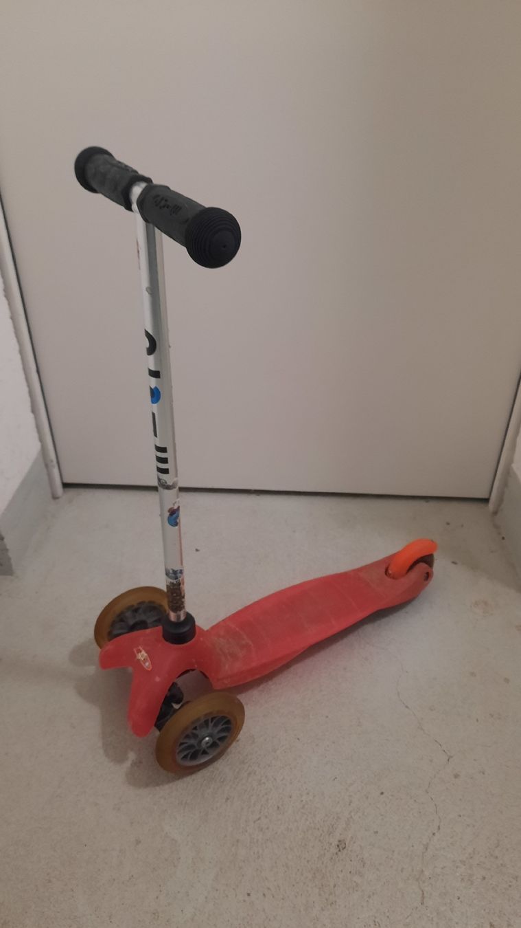 Micro Kickboard: Mini Micro Scooter pink – Usato da Bülach venduto da Marc8180