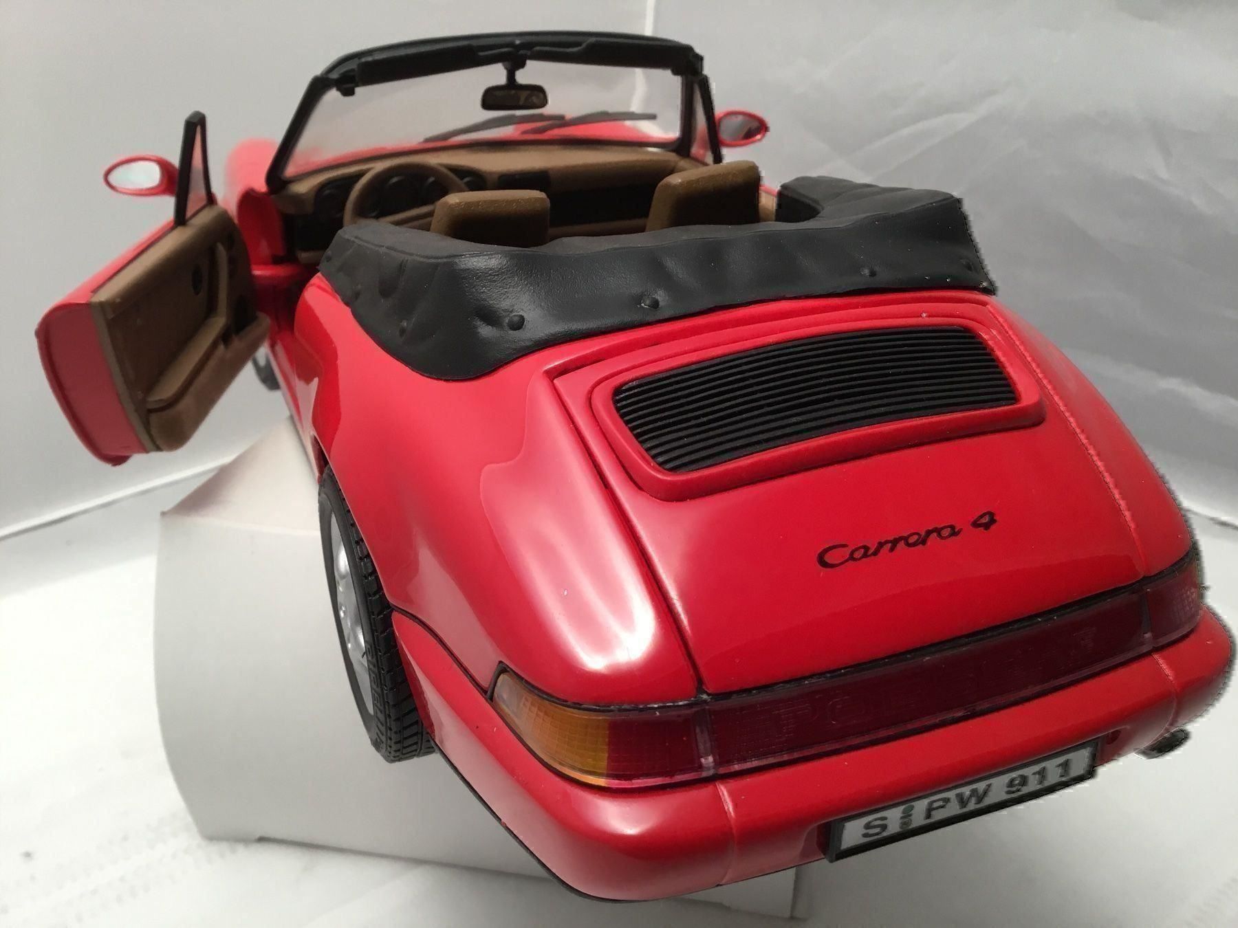 Porsche Modellini d'auto: Porsche 911 Carrera 4 Cabriolet – Nuovo e nell'imballaggio originale da Erlenbach im Simmental venduto da Model_box 3