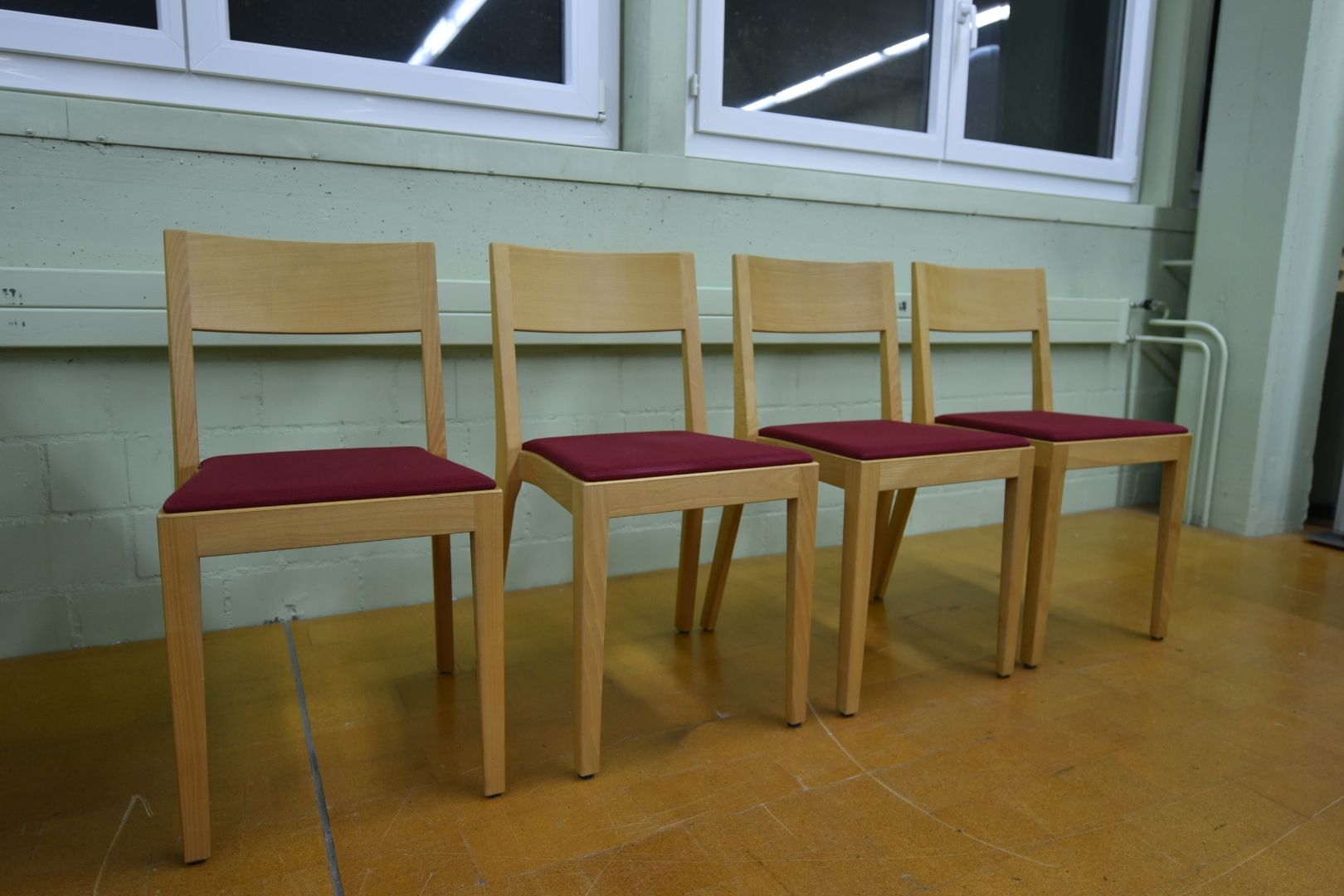 Horgen Glarus Sedie: Designer Stühle Horgenglarus Modell Miro gepolstert – Usato da Lichtensteig venduto da Polsterwerk 1