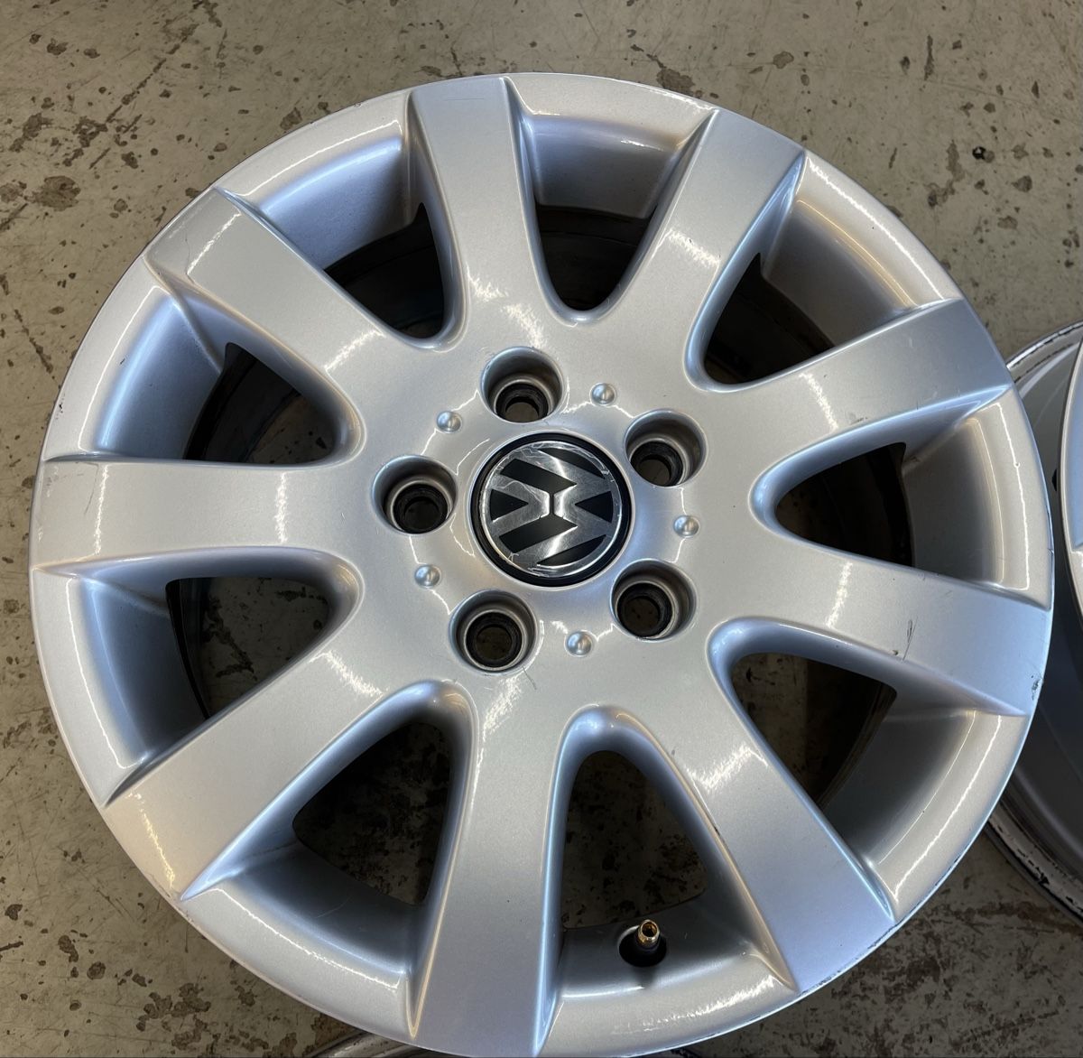 Volkswagen Jantes: Alufelge Golf 5 – D'occasion à Reinach AG par pred1512 1