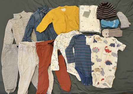 Jungenkleidungspaket mit 3 neuen Pyjamas, Gr. 92-98