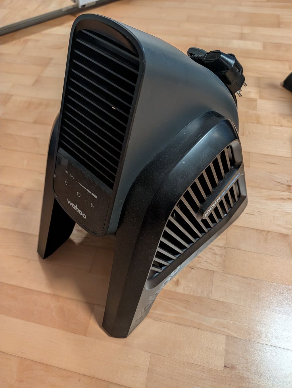 Wahoo Hometrainer: Wahoo Kickr Core Version 5 mit Headwind und Matte – Gebraucht aus Bonaduz von capricorno4058 3