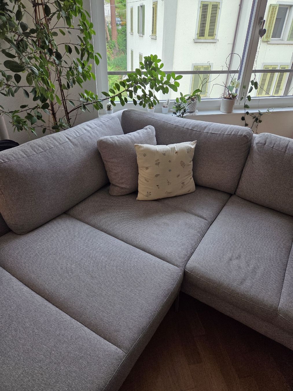 Livique Divani: Ecksofa hellgrau, Stoff - sehr guter Zustand – Usato da Luzern venduto da Meeelanie 1