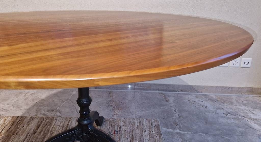 Tavoli: Nussbaum Beizentisch 120cm mit Gussfuss – Usato da St. Gallen venduto da Rene123 2