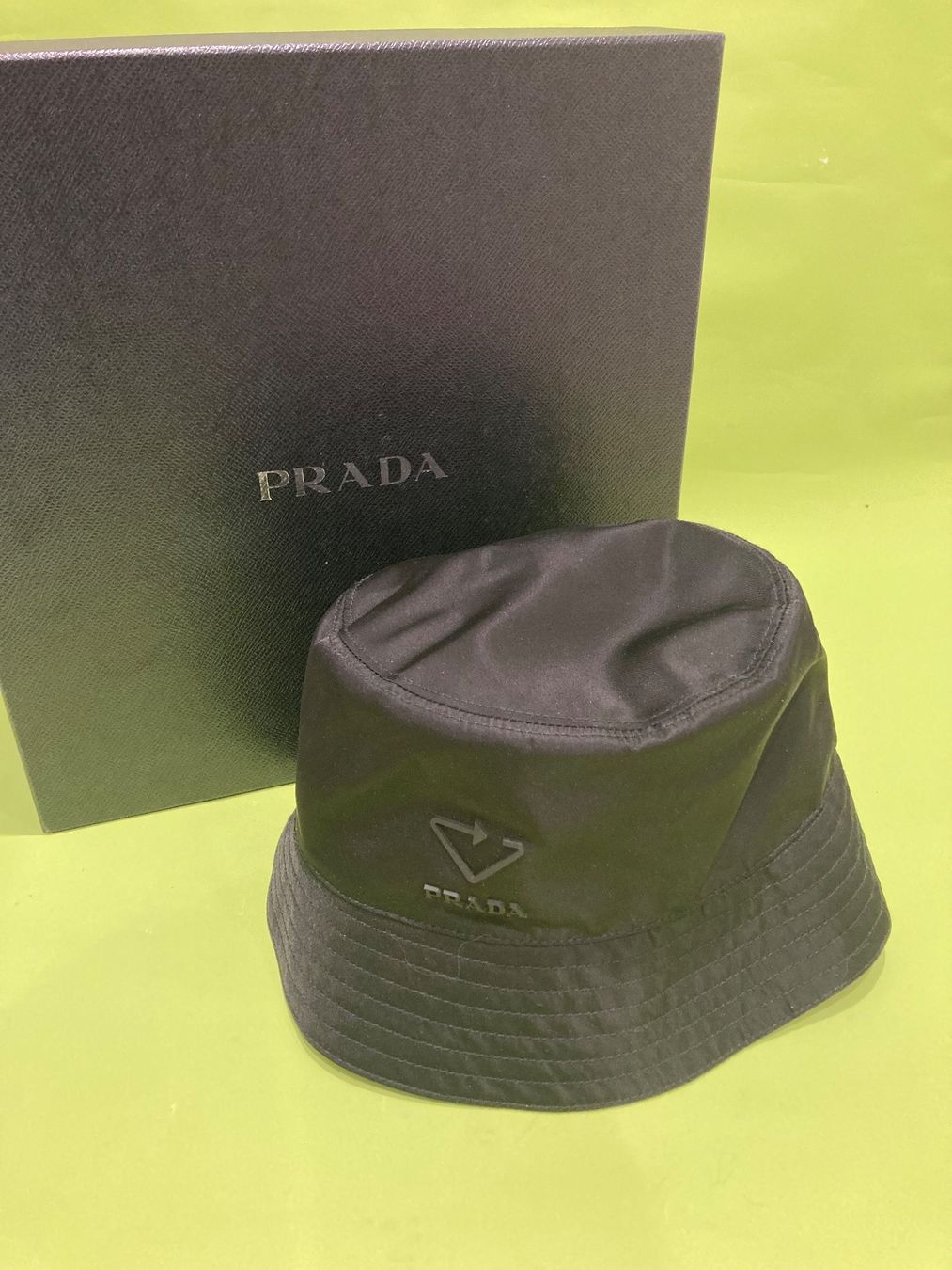 Prada Copricapi, berretti & cappellini: Prada cappello 57/58 new . S/  nuovo, new – Nuovo e nell'imballaggio originale da Paradiso venduto da Kayakara