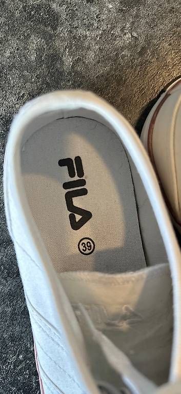 Scarpe da uomo: Fila Schuhe Grösse 39 – Usato da Grabs venduto da happypet 1