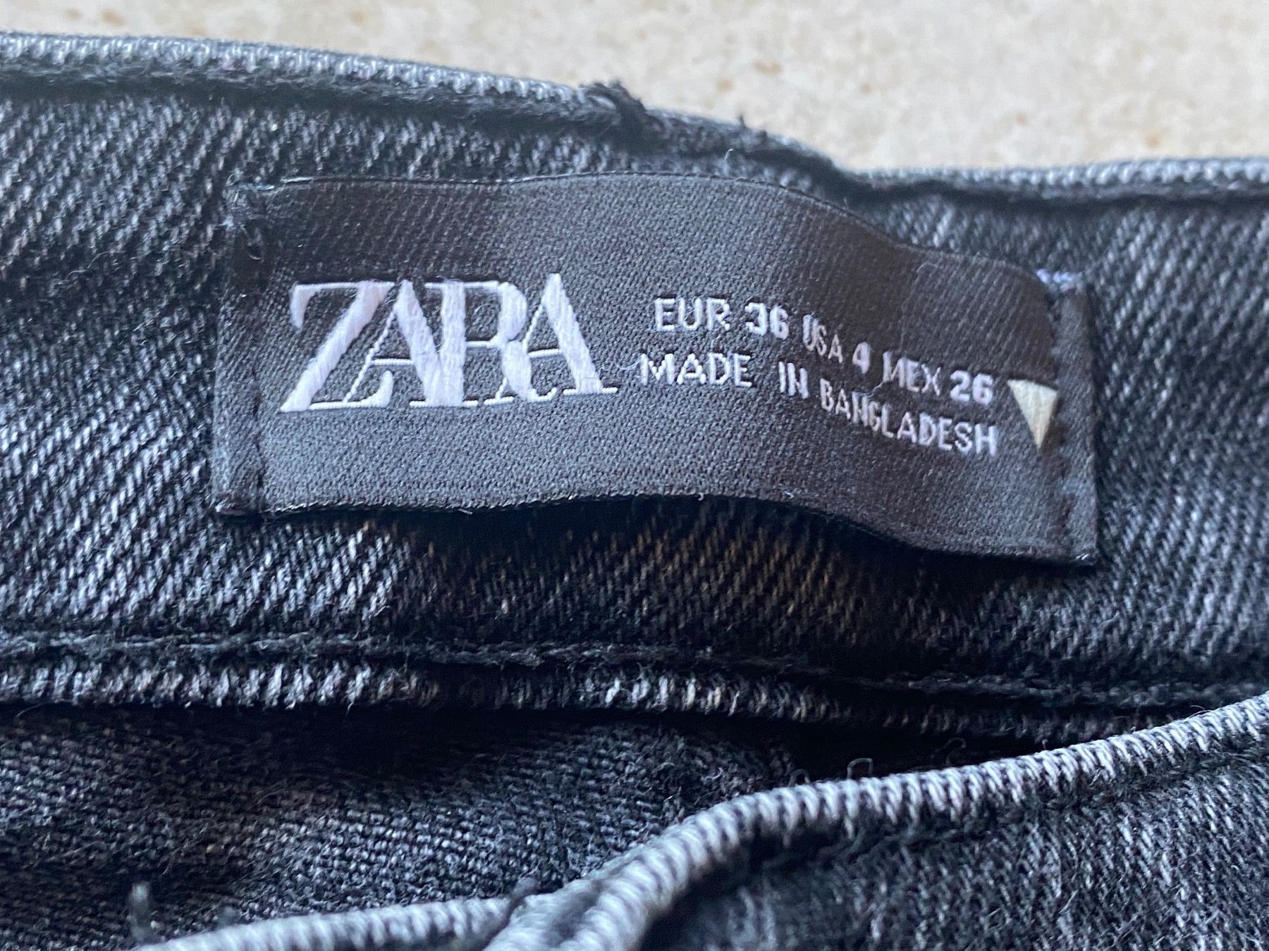 Zara Jeans: Jeans ZARA 36 schwarz stretch – D'occasion à Orpund par Mary8972 2