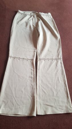 Pantalon avec strass grandeur M marque New Us