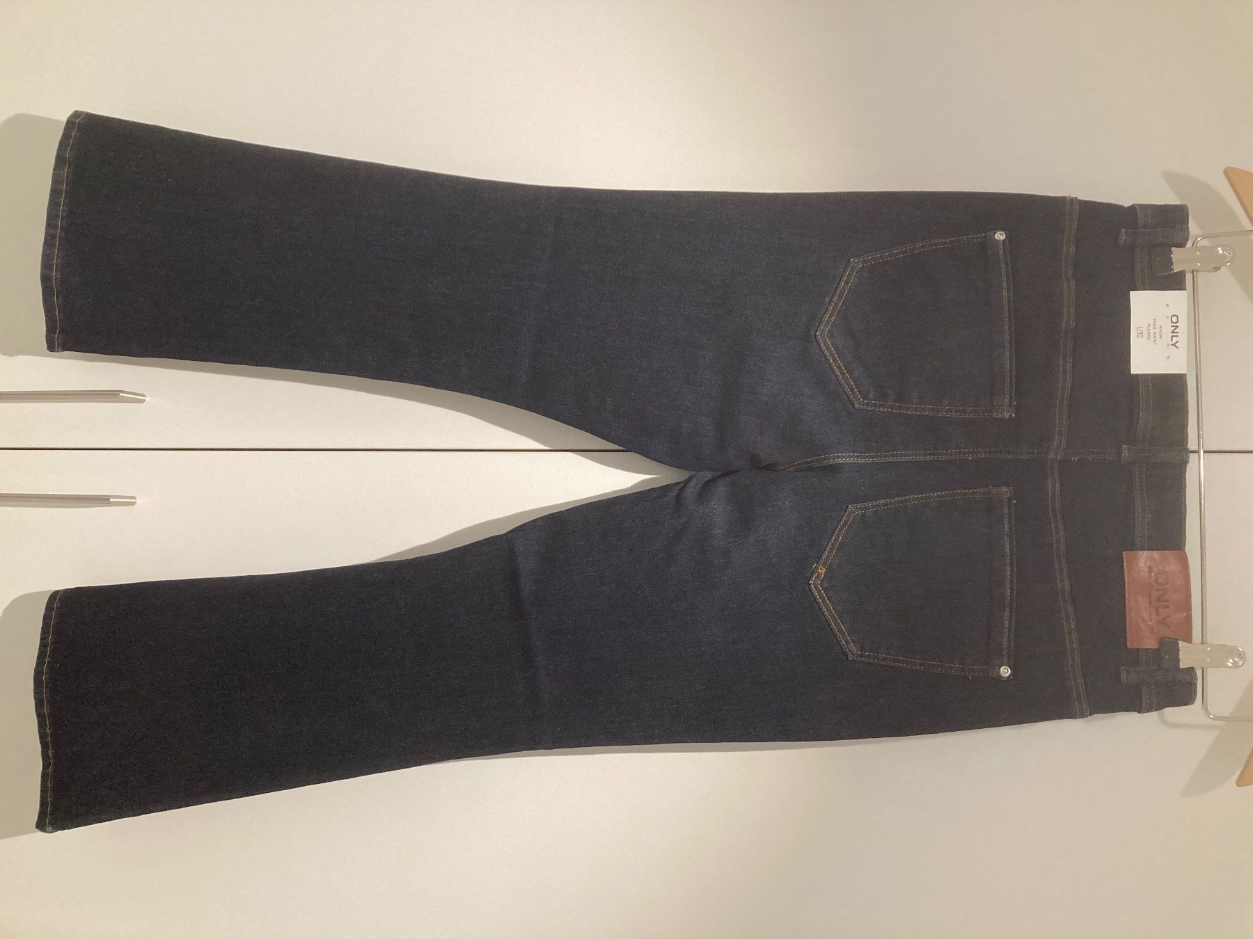 Only Jeans: Flared Jeans / only – Neuf avec emballage d'origine à Staffelbach par var_v8x9 1