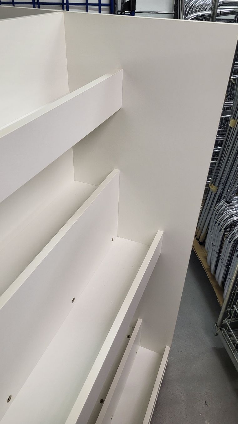 Scaffali: Massives Verkaufsmöbel auf Rollen – Usato da Kaltbrunn venduto da eda_bh5l 1