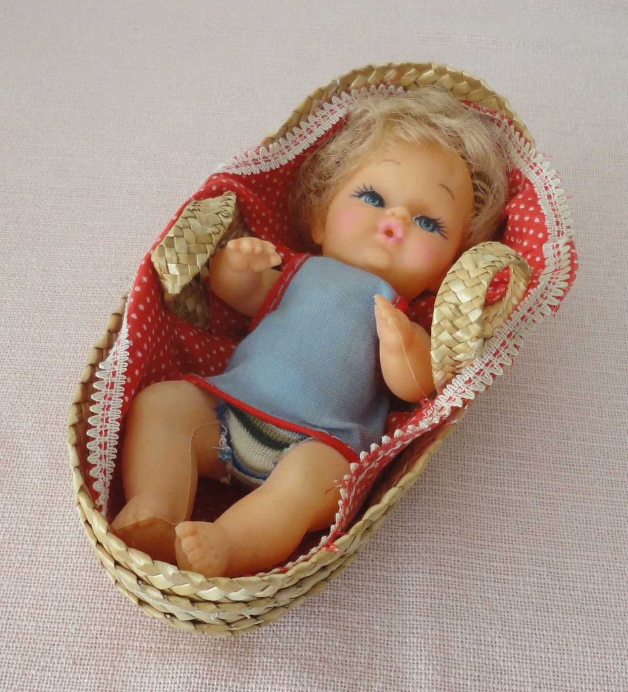 Bambole: Püppchen in Tragekörbchen Grösse = ca. 18cm – Usato da zürich venduto da parts5060 1