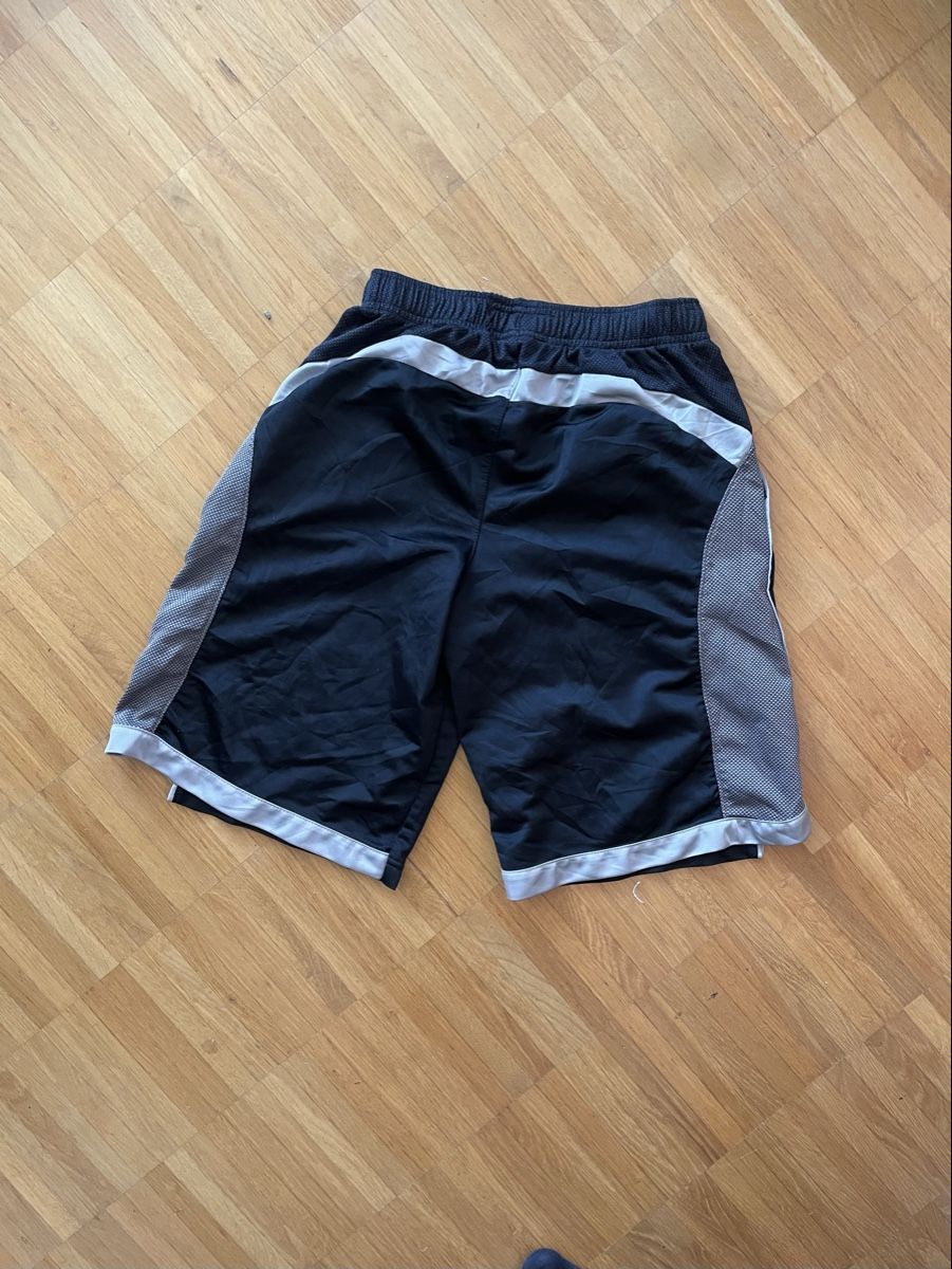 Pantaloni: Sporthosen kurz Grösse S – Usato da Zürich venduto da JanikBaumann 1