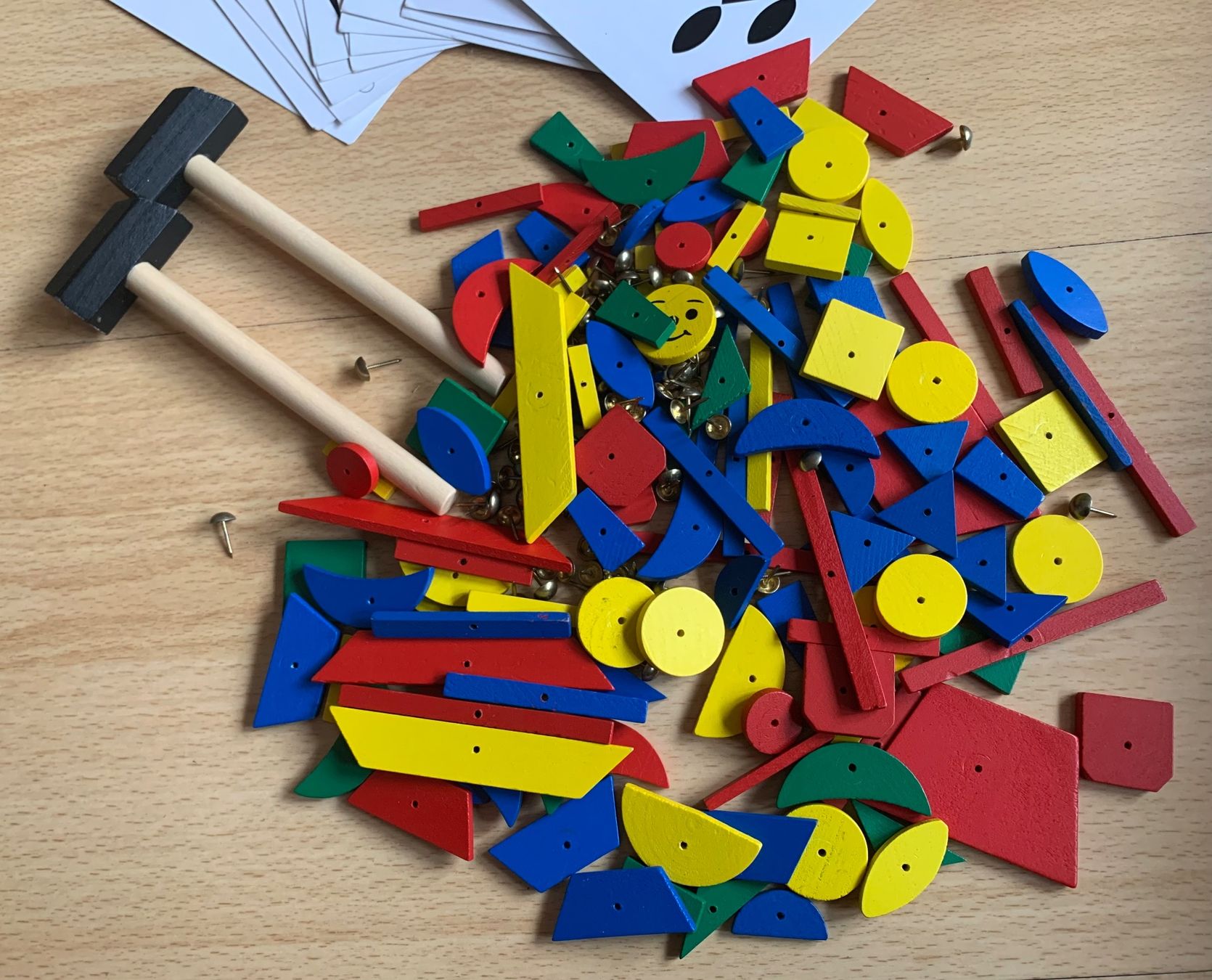 Spiele: Kinder Hammer-Nägel-Spiel – Gebraucht aus Zermatt von  2