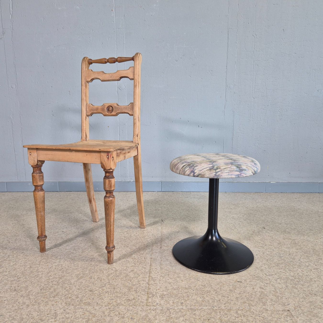 Hocker: Tulpenfuss Polsterhöcker Vintage Stool Hocker Höcker – Gebraucht aus Nottwil von Wondewa-Shop 1