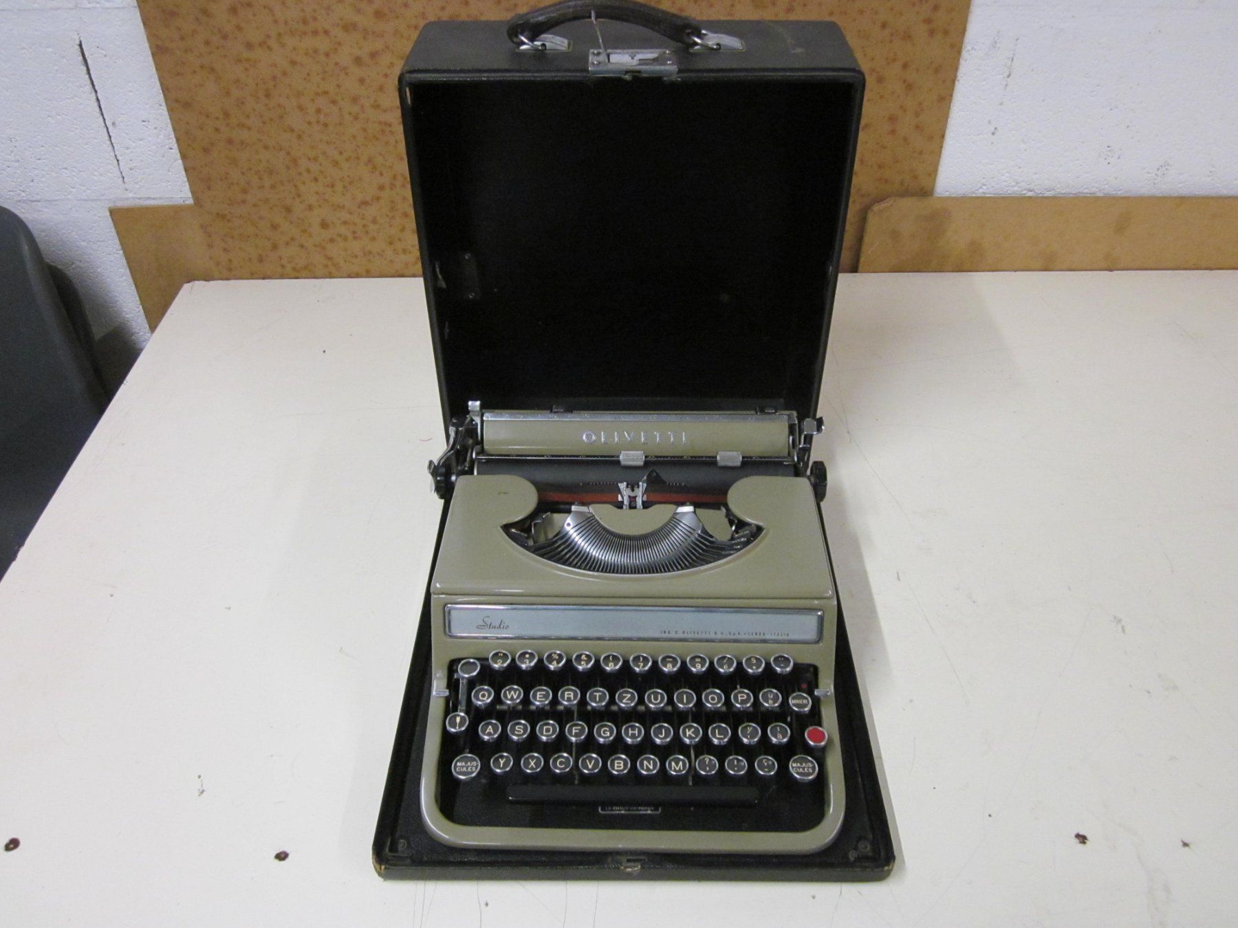 Olivetti Macchine da scrivere: OLIVETTI Studio 42 Machine a écrire 1940 Schreibmaschine – Usato da Grand-lancy venduto da kohler333