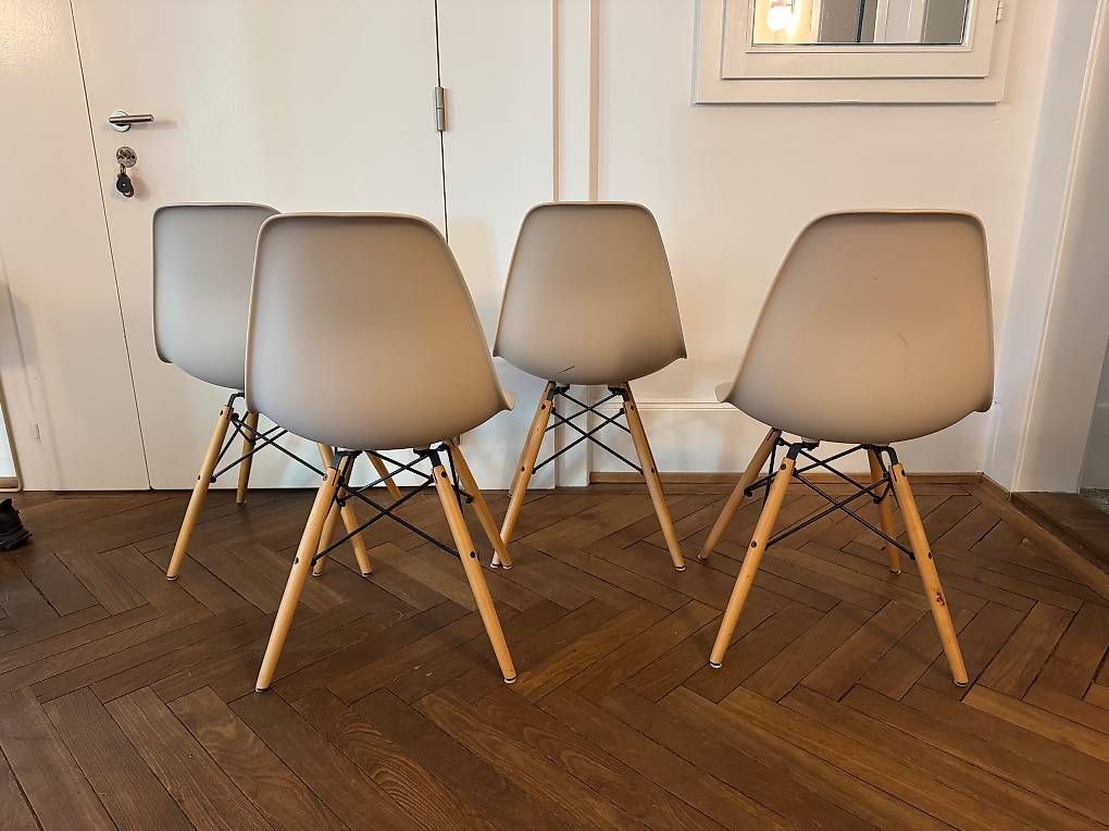 Sedie: 4x Design-Stühle weiß | Eames-Stil mit Holzbeinen – Usato da Zürich venduto da sf2_cm97 3