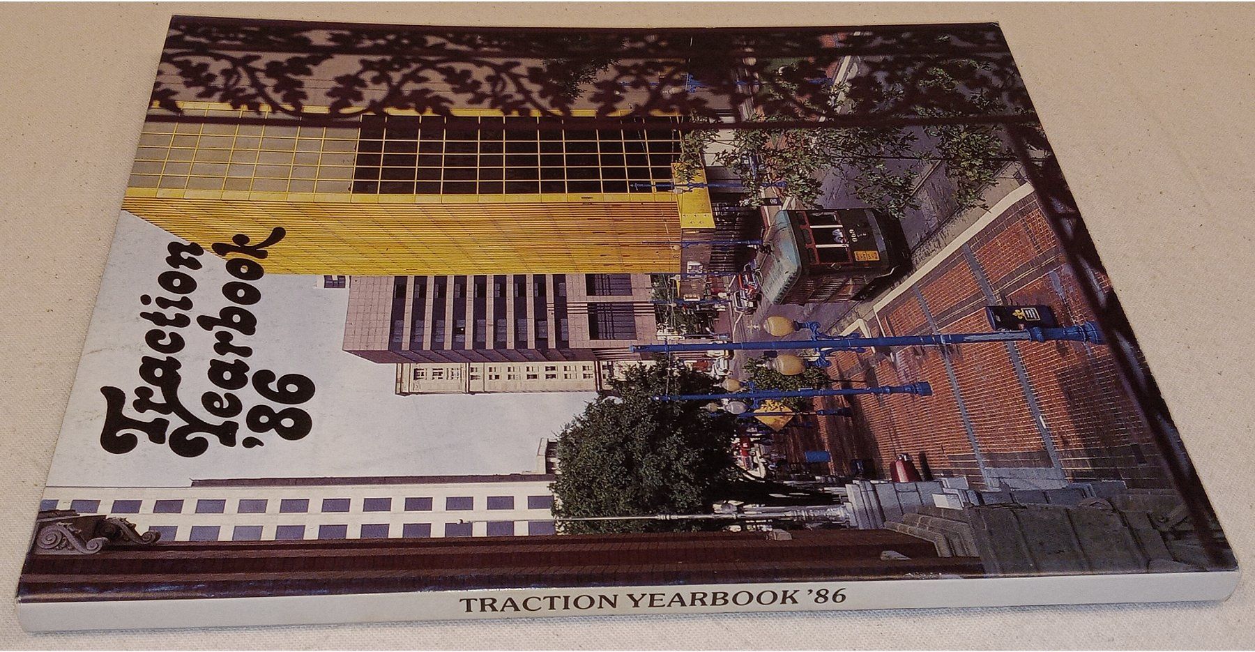 Libri: 0-9610414-6-3  TRACTION YEARBOOK '86 – Usato da Hätzingen venduto da memory-lane
