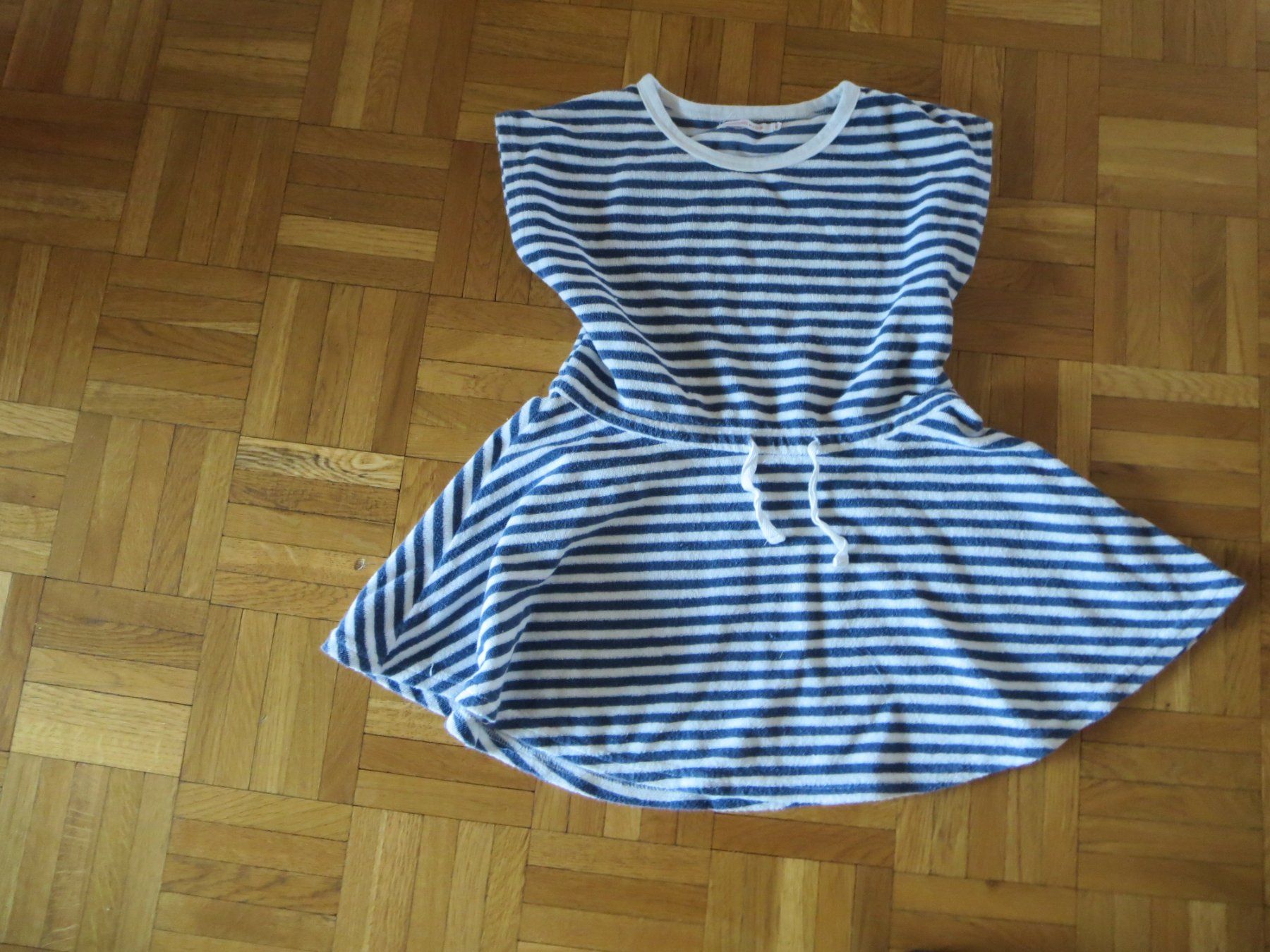 Lotti & Set di vestiti: 2 Mädchen Strand-Kleider /Gr. 3 Jahre – Usato da Wallisellen venduto da Arvenstube 5