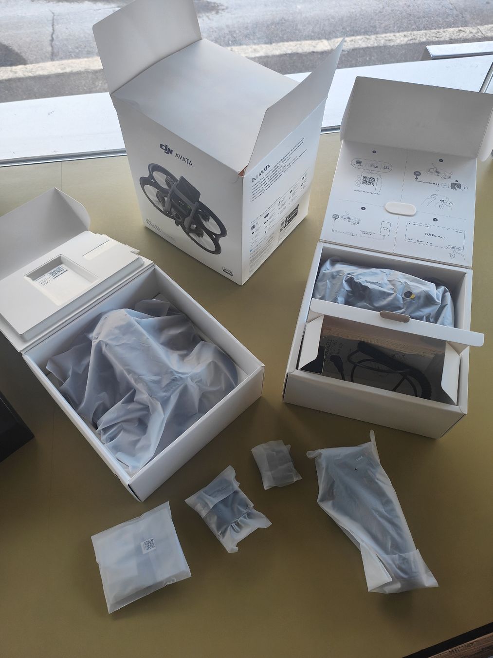 DJI Modellismo RC: Drone DJI Avata comme neuf Goggles 2  – Usato da Lausanne venduto da LeConfiseur