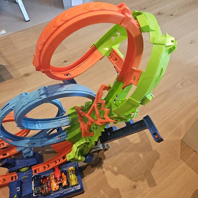 Rennbahnen: Hot-Wheels Bahn, Looping – Gebraucht aus Kriens von sal_jkp9 2