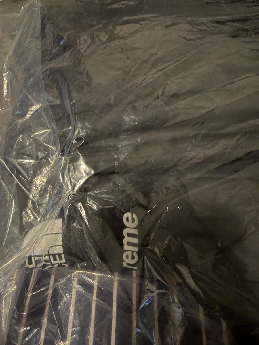 North Face Giacche: Supreme x The North Face Split Nuptse - Noir - M – Nuovo e nell'imballaggio originale da Orbe venduto da Orliii_ 3