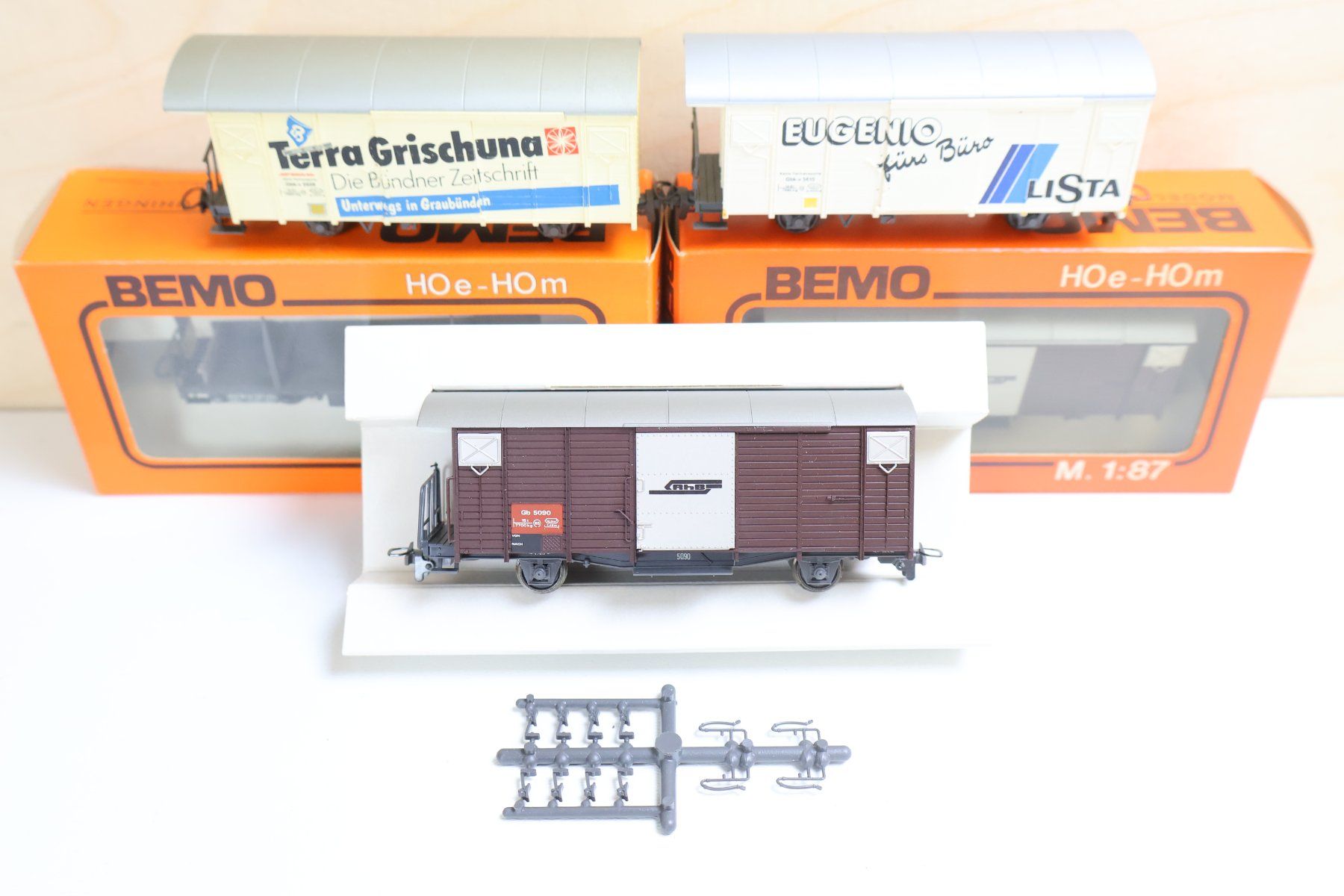 Bemo Modellini di ferrovie: BEMO RhB 5 x Güterwagen H0m - schöne Modelle – Usato da Winterthur venduto da Monstera 4
