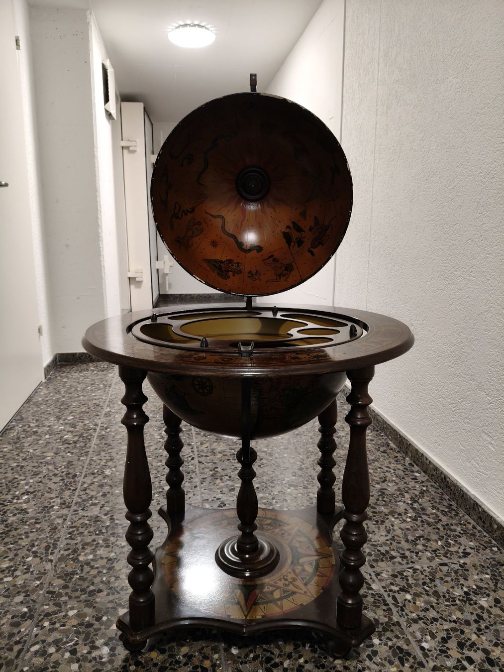 Sonstige Dekorationen & Accessoires: Vintage Zodiac Globe Bar / Globusbar – Gebraucht aus Baar von ale_cj6f 2