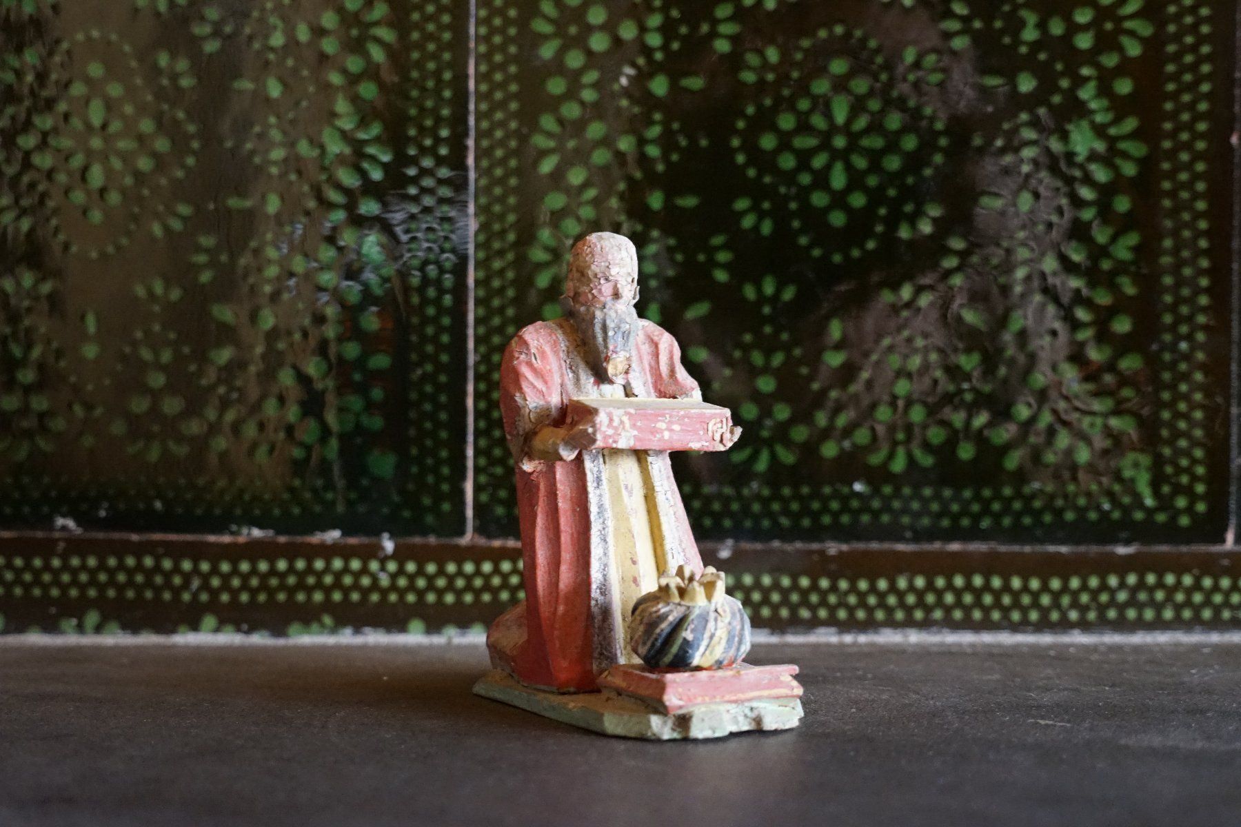Statuette: Heiligenfigur klein antik aus Holz – Usato da Hinwil venduto da Antikfischer