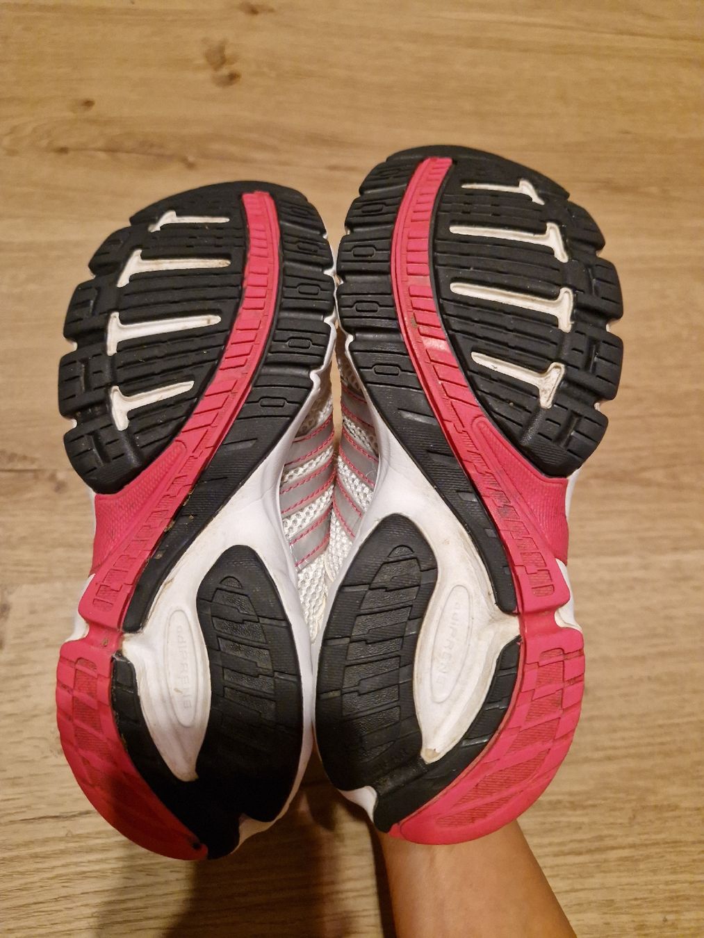 Adidas Scarpe per ragazze: Adidas Turnschuh Gr. FR 31 – Usato da Wimmis venduto da traubenq 1