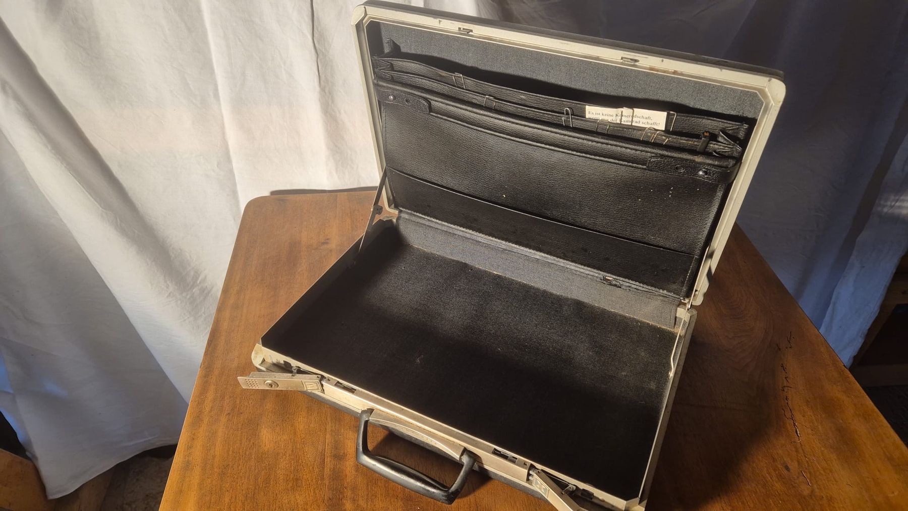Valigie: Vintage Aktenkoffer / Pilotenkoffer – Usato da Volketswil venduto da Crystallize 4