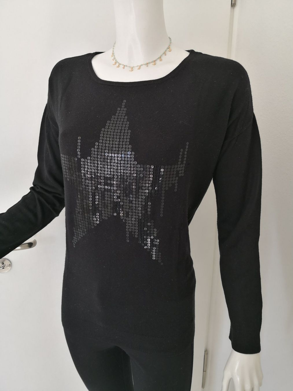 S.Oliver Pulls & Sweat-shirts: 🤩S.OLIVER STRICK-PULLOVER SCHWARZ & STERN-PAILLETTENMUSTER – D'occasion à Olten par Naja-Twins-Twins 1