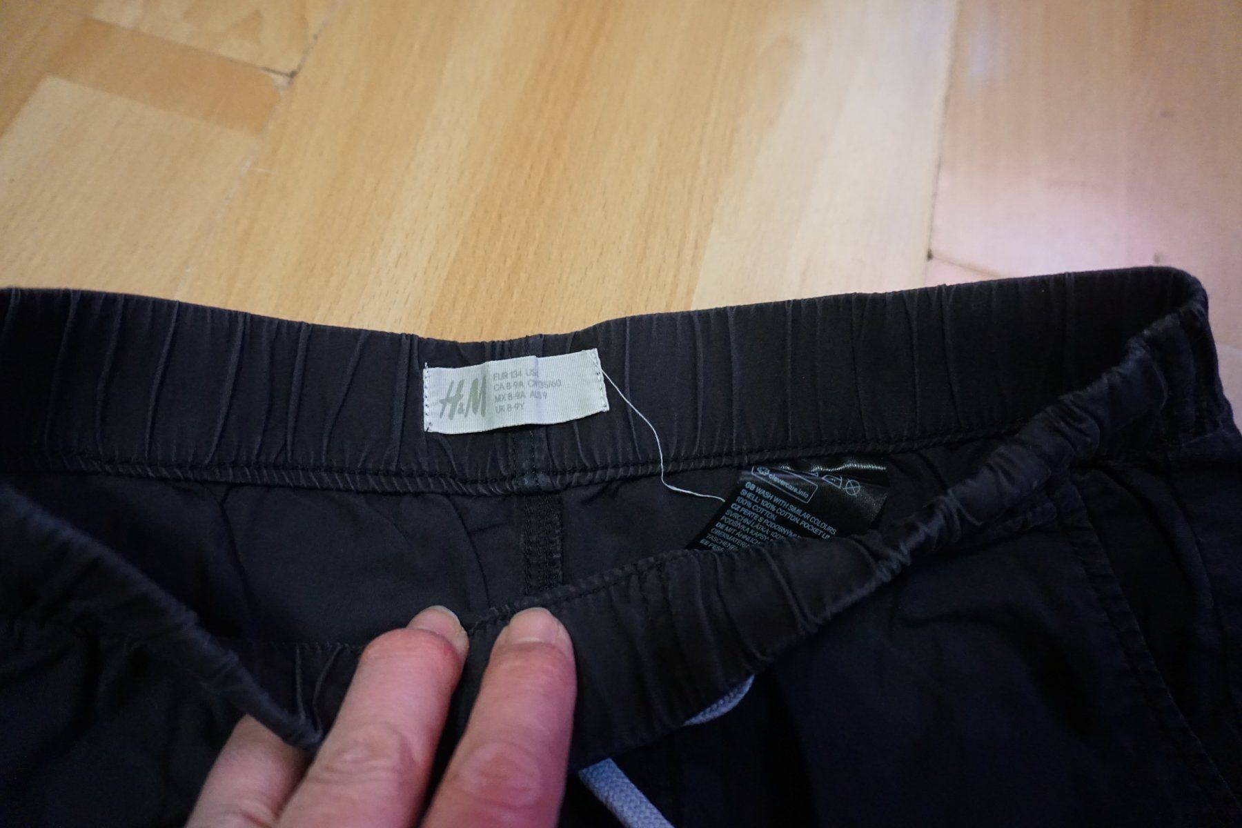 H&M Pantaloni: Schwarze H&M Shorts, Grösse 134 – Usato da Zürich venduto da einalemjena 2