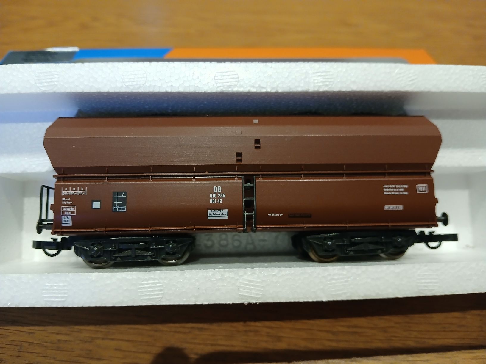 Roco Modellini di ferrovie: Neuer Güterwagen – Nuovo e nell'imballaggio originale da Bözen venduto da Kolumbus77