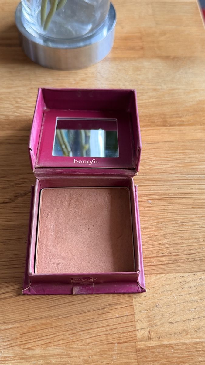 Benefit Make-up: Poudre bronzante Benefit Hoola original – Usato da Bulle venduto da LeMoleson 2
