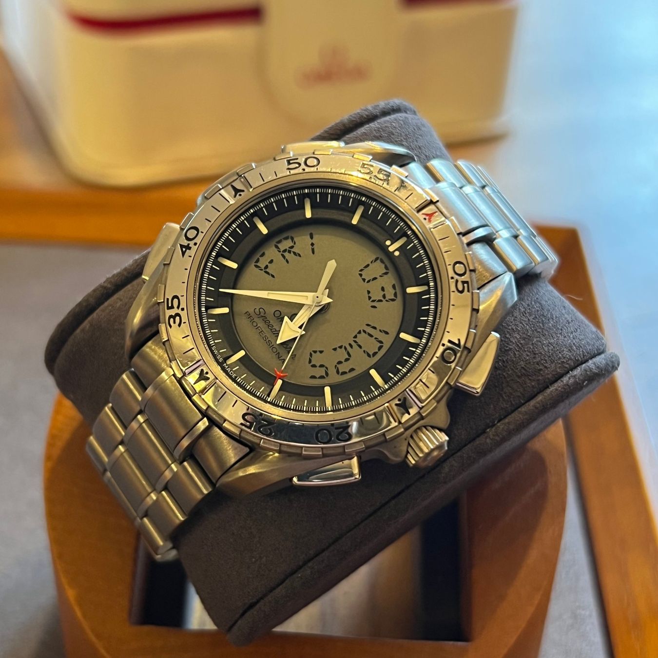 Omega Uhren: Omega Speedmaster Titanium on Titanium Full Set 3290.50 – Gebraucht aus Carouge GE von Watchaser 8