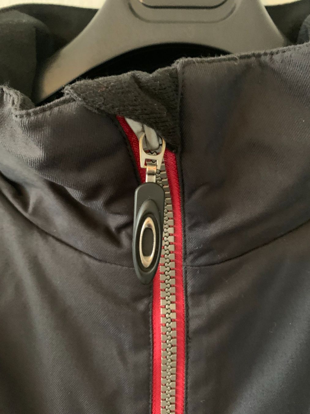 Oakley Giacche: Oakley Software jacket XL – Usato da Neuchâtel venduto da _Easy_to_Find_ 3