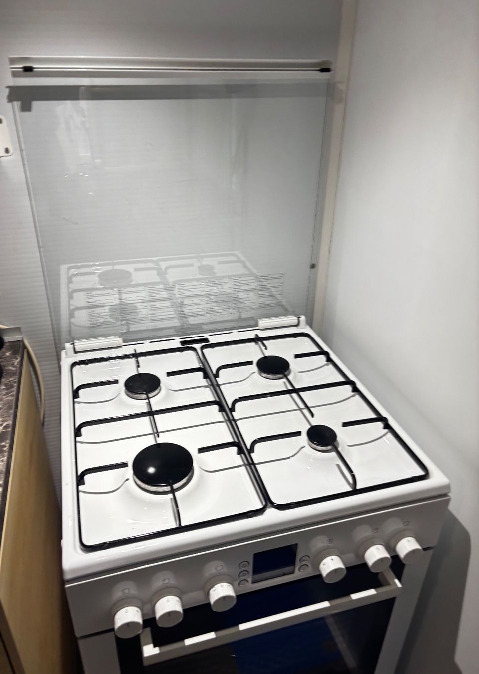 Cuisinières: Bosch Gasherd mit elektro Backofen – D'occasion à Guntershausen par Vampir13