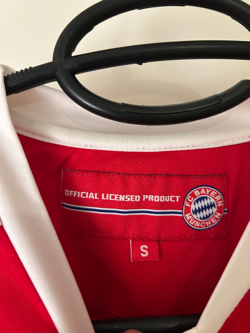 FC Basel T-shirt: FC Bayern München Tshirt Grösse S – Usato da Schaffhausen venduto da raphael_95 2