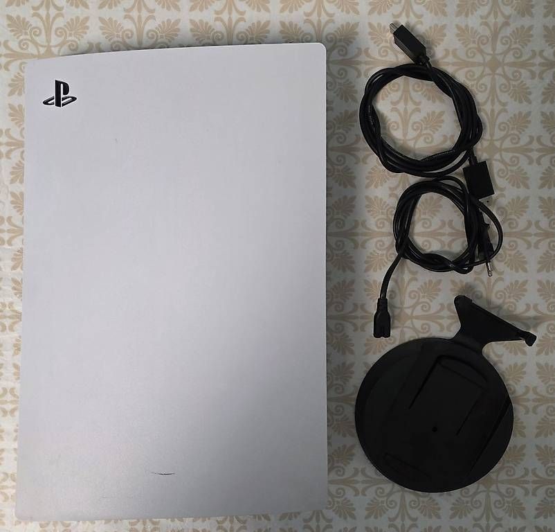 Sony Console: PlayStation 5 Disc Edition + Controller (Weiss) – Usato da Zug venduto da swo_6zhd 1
