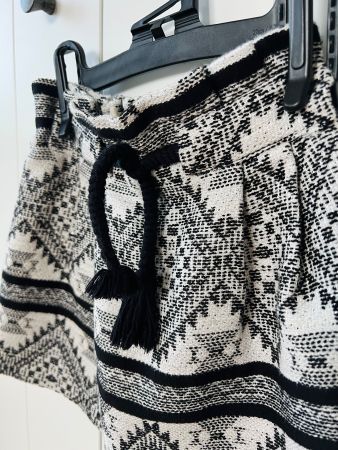 Zara 110 Rock weiss schwarz Aztekenmuster
