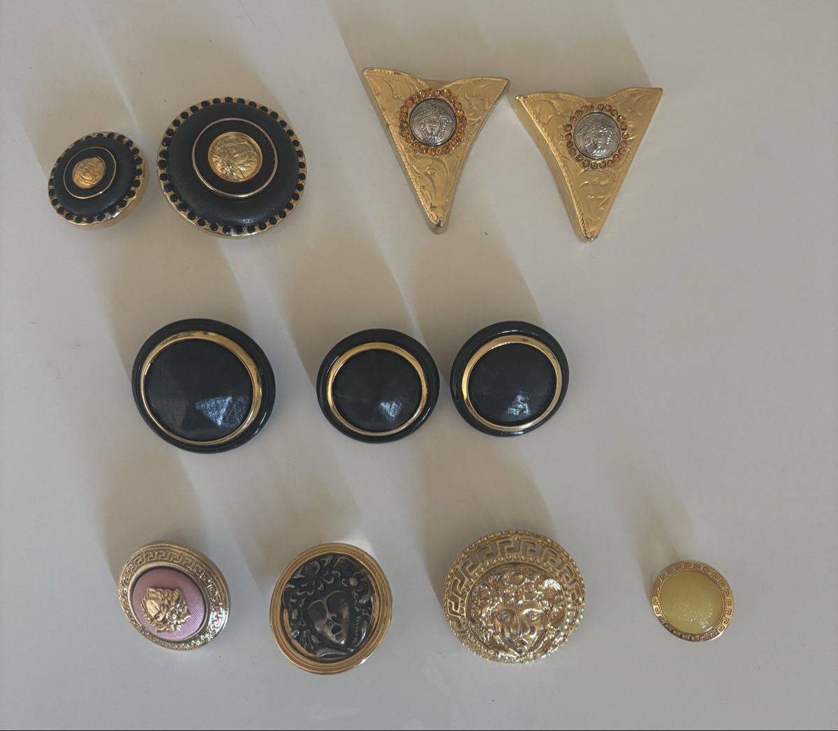 Bottoni: Versace Knopfsammlung – Nuovo (secondo la descrizione) da Rapperswil SG venduto da Carlotta1