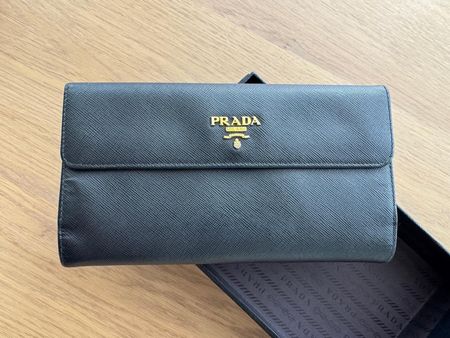 Prada-Saffiano Leather Geldbörse