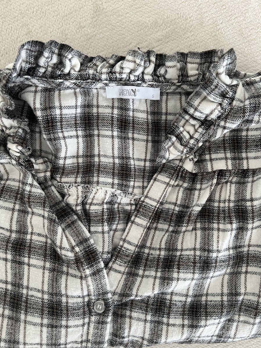 Blusen: Herbstliche Bluse Grösse S kariert schwarz/weiss – Gebraucht aus Zofingen von .AE. 2