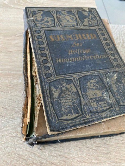 Bücher: Altes Buch – Defekt aus Oberentfelden von asterix45 1