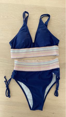 Wunderschöner Bikini mit bunten Zickzack-Bordüre - Grösse M