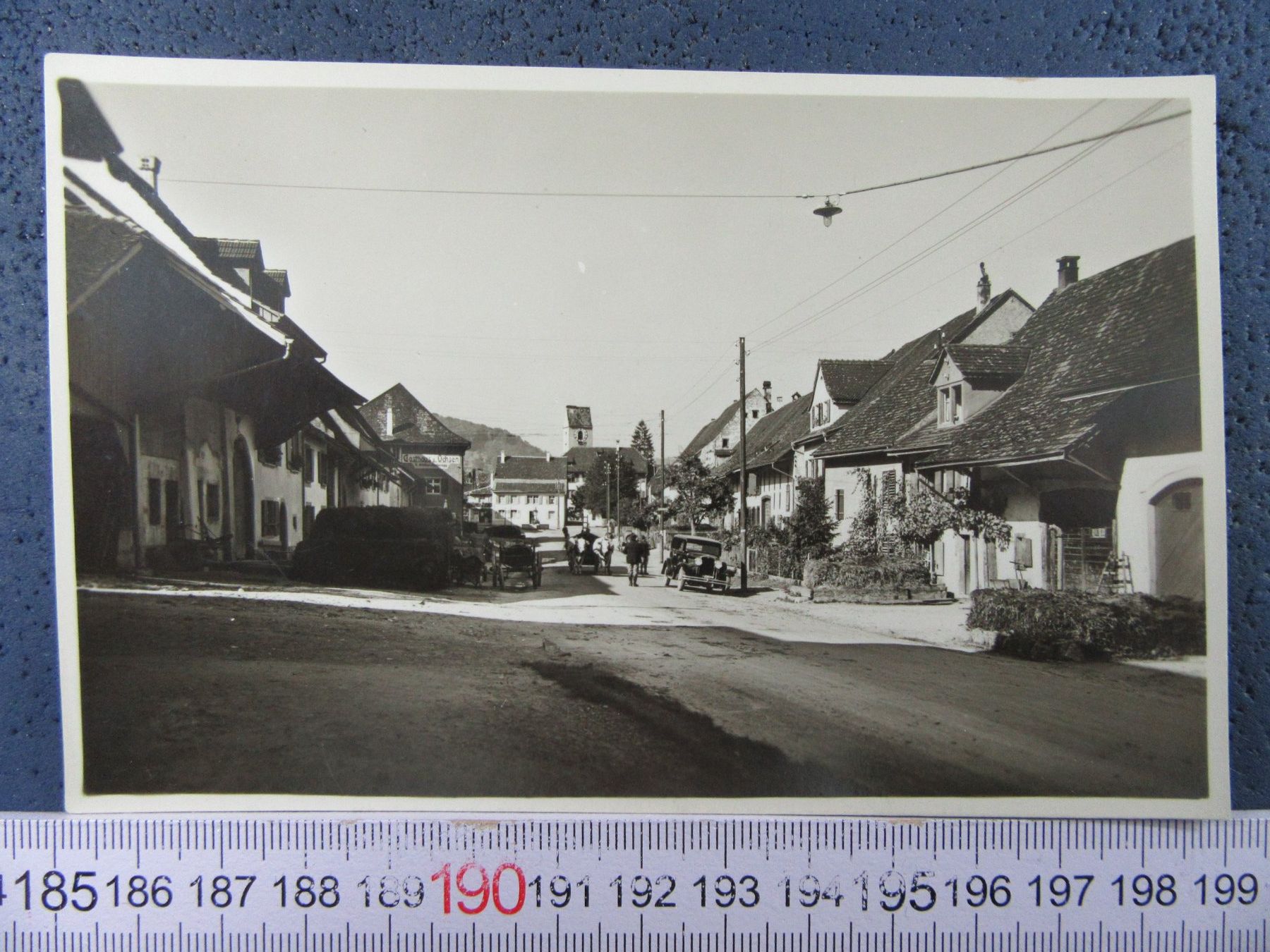 Cartoline postali: PRATTELN BL AK OLDTIMER AUTO BELEBT – Usato da Ettingen venduto da Hausi4711